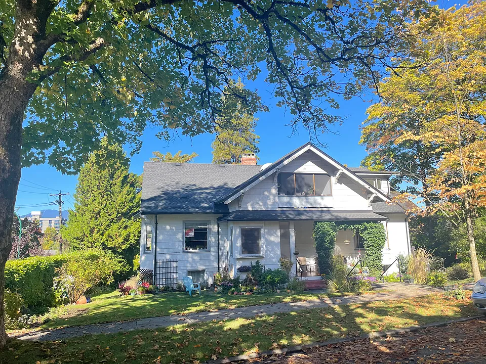 1695 Cedar Cres #4
