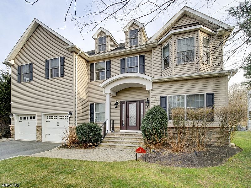 1st image of 21 Haggerty Dr