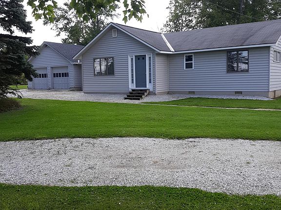 NE view of the front of the house.