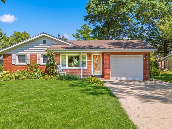 1193 Algonquin Dr, Elgin, IL 60120