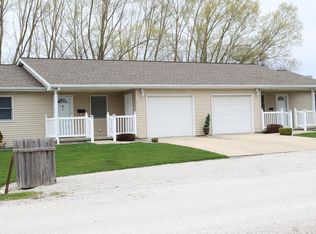 105 Oak St, Assumption, IL 62510