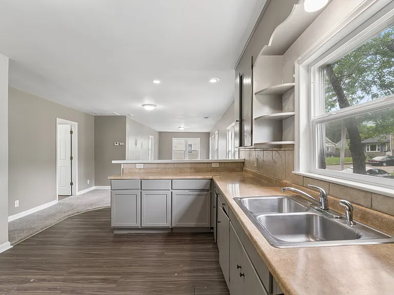 7036 Willow Ave — Photo 15