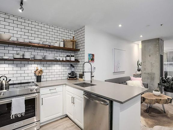 2nd image of 1177 Hornby St #210