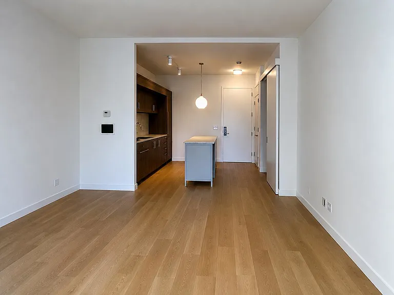 234 E 46th St #Penthouse 2103 — Photo 6