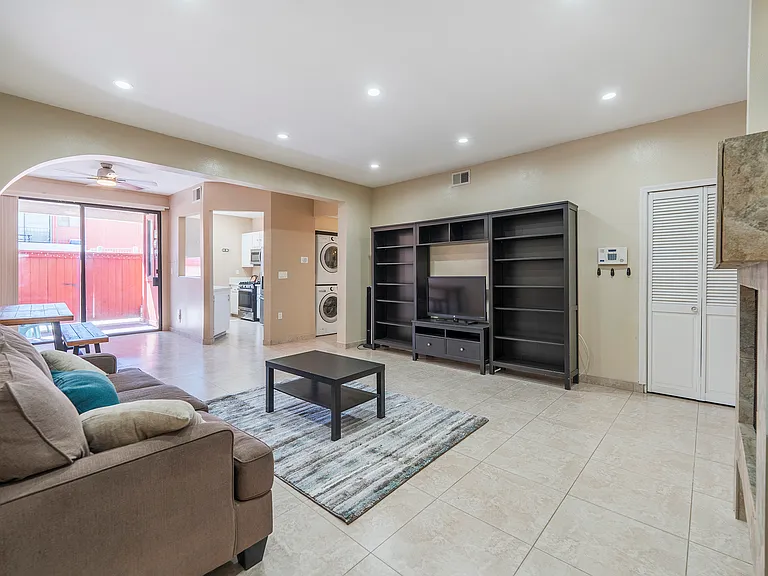 7211 Cozycroft Ave #1-23 — Photo 5