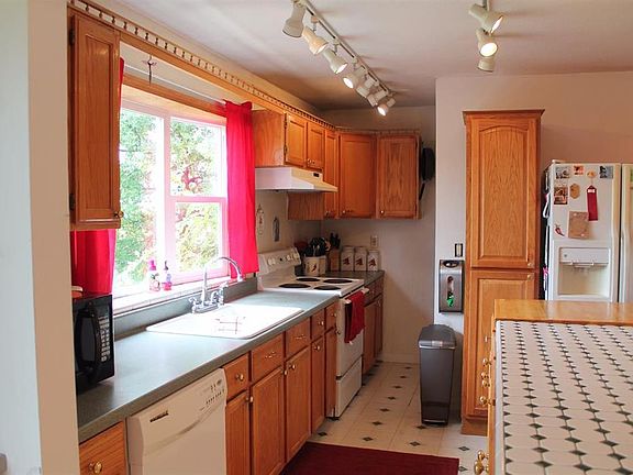 4th image of 13690 E Michigan Ave