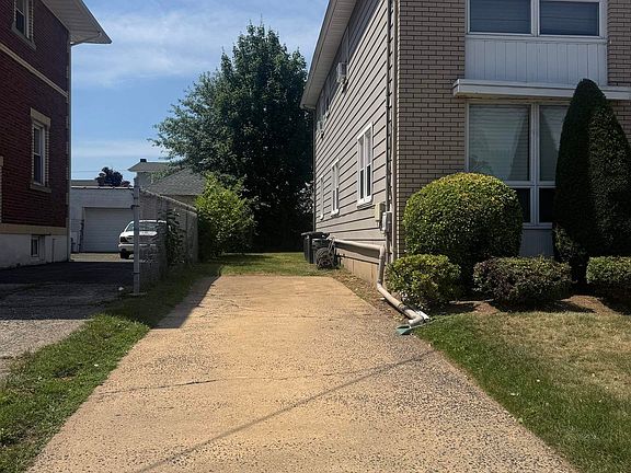 2nd image of 717 Hudson Ave #1