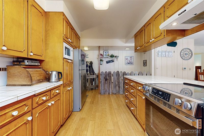 4th image of 412 SW Parkview Street