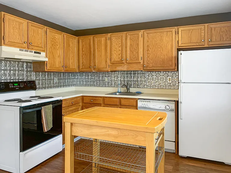 251 W Sycamore Ln — Photo 3