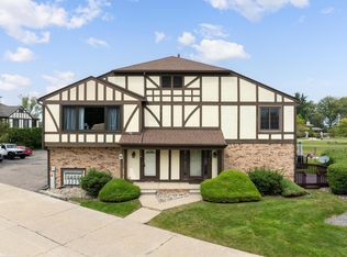 201 Lac Ste Claire Dr, Saint Clair Shores, MI