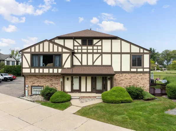 201 Lac Ste Claire Dr, Saint Clair Shores, MI 48082