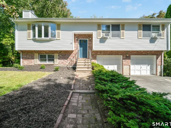 8 Wills Road, Newtown, CT 06470