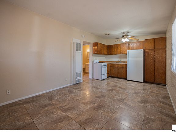 5th image of 903 S Kenwood Cir APT 2