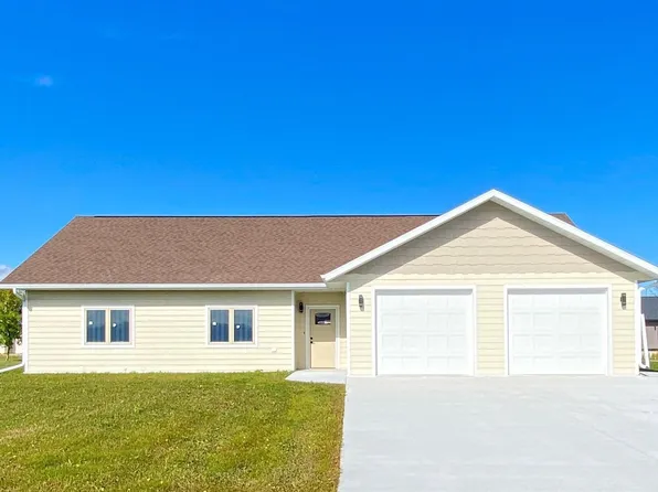 511 Garfield St SE, Warroad, MN 56763