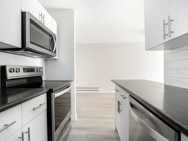 6105 Roblin Blvd — Photo 8
