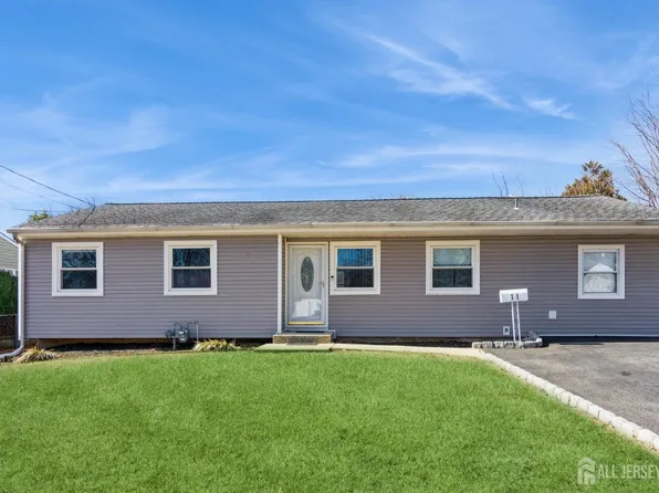 11 Wellesley Rd, Parlin, NJ 08859