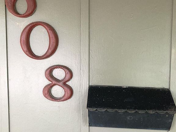 2nd image of 608 Saratoga Pl