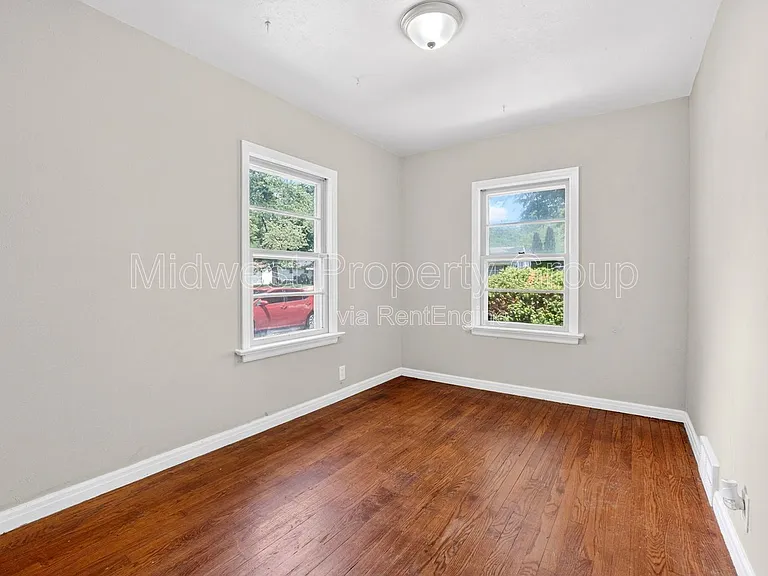 10027 Lilac Ave — Photo 4