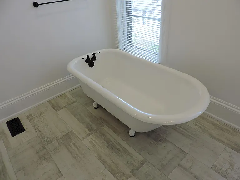 637 Wealthy St SE — Photo 31