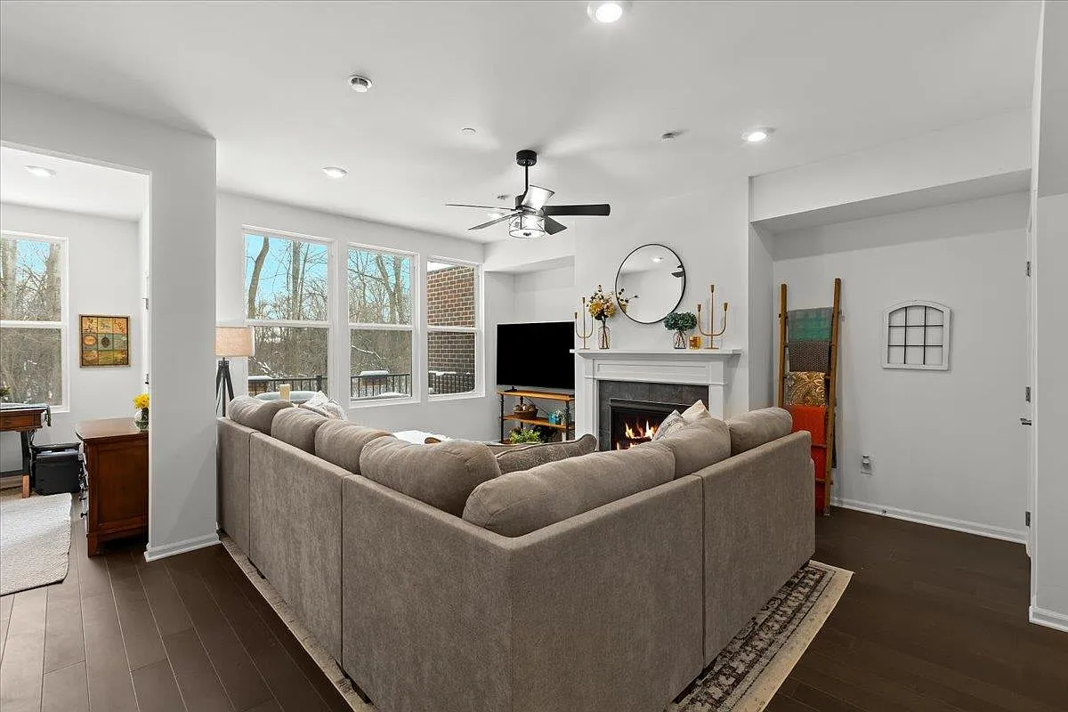 3 bed, 2.5 bath, 2060 sqft, $3,600 — Photo 4