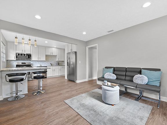 4th image of 875 SAILFISH Drive E
