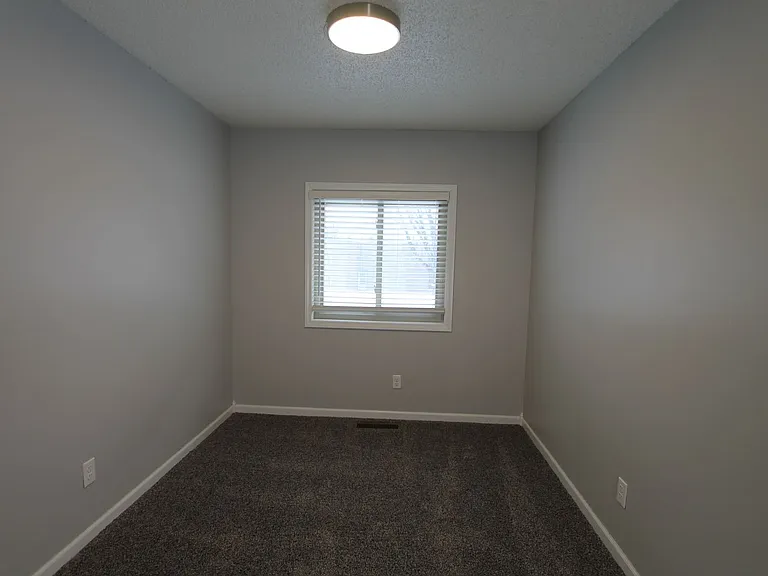 The Warwick of Norfolk. Now leasing updated 1, 2 bedroom apartments and 3 bedroom townhomes! — Photo 37
