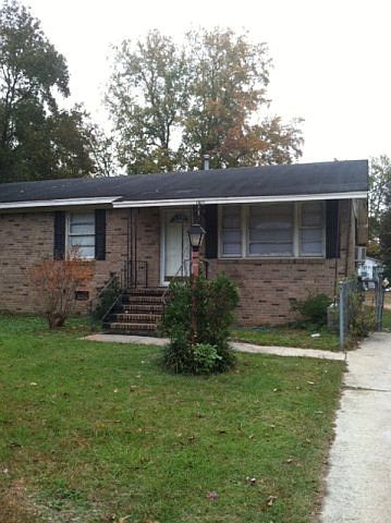 2nd image of 1890 Ellis Ave