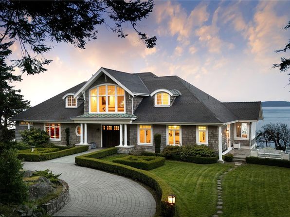 2600 Queenswood Dr, Saanich, BC V8N 1X5
