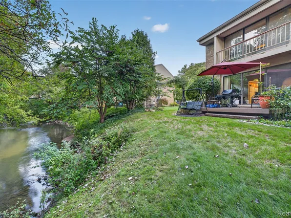 1439 Oakbrook E, Rochester, MI 48307