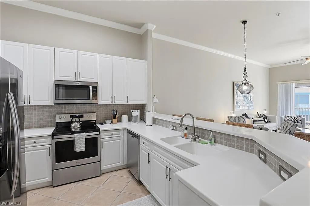 2 bed, 2.0 bath, 1378 sqft, $6,500 — Photo 2