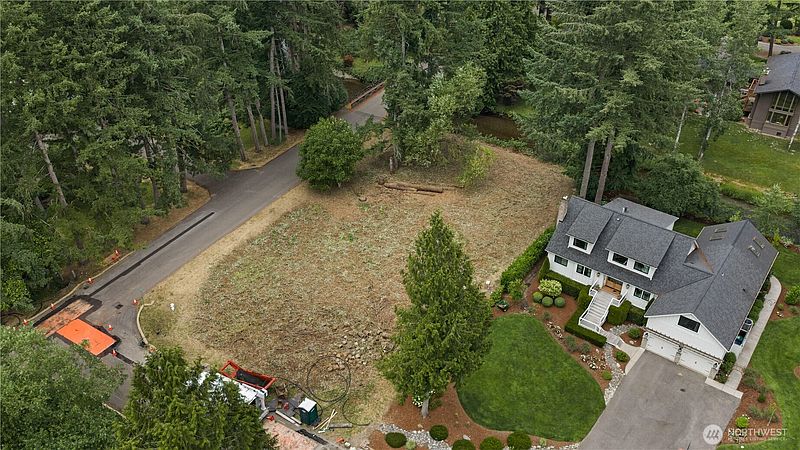 3rd image of 420 SE Sycamore Lane