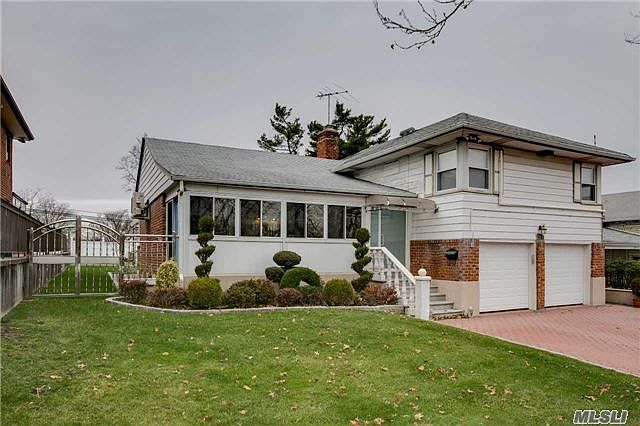 1st image of 22915 Hoxie Dr