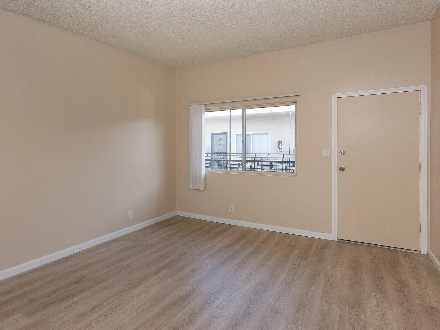 Capri Apartments — Photo 3