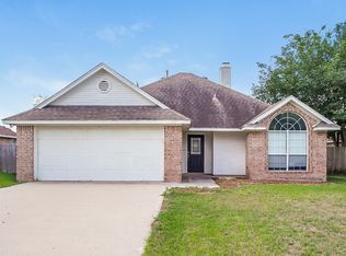 211 Dove Mdws, Krum, TX 76249