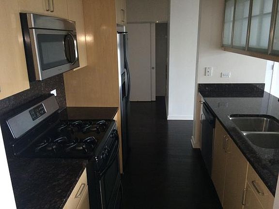 5th image of 611 S Wells St APT 1505