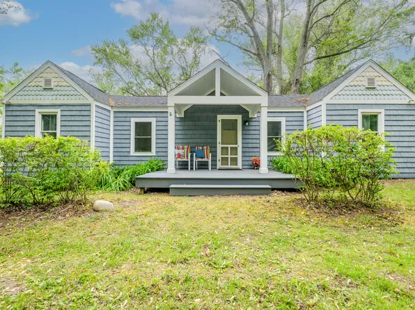 3619 Dearborn Pl, Coloma, MI 49038