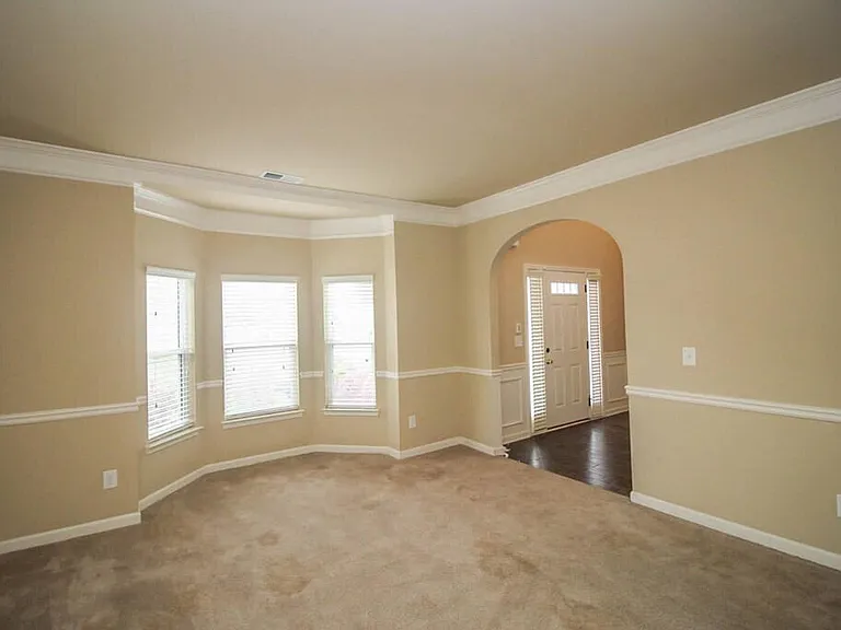 2733 Huntcliffe Dr — Photo 6