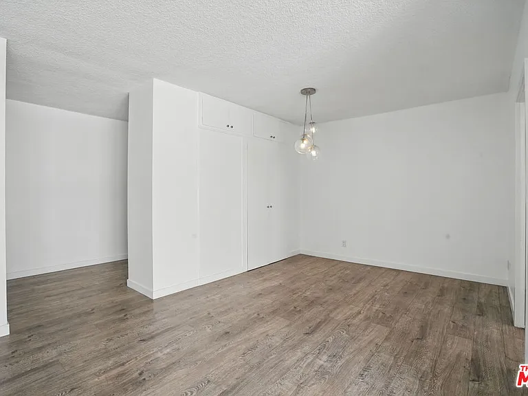 930 3rd St #303 — Photo 32
