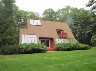 9 Forest St, Sherborn, MA 01770