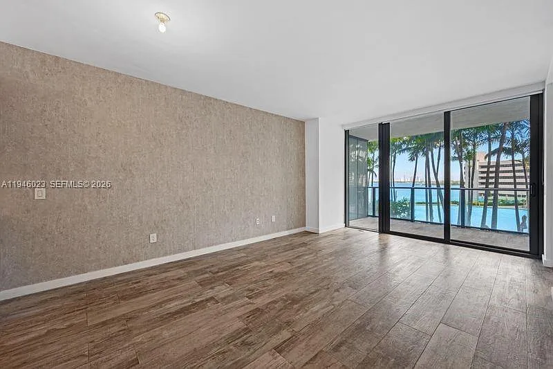2 bed, 3.0 bath, 1175 sqft, $5,400 — Photo 2