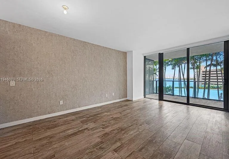 650 NE 32nd St #602 — Photo 2