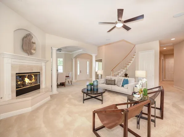 8816 Chandeaux Ln, Fair Oaks, CA 95628