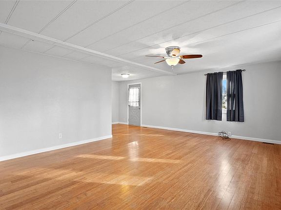 4th image of 604 S Hohlt St