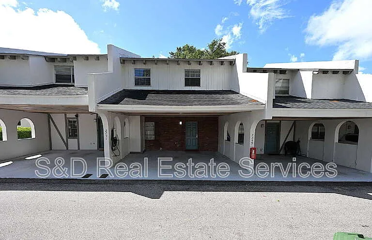 2249 9th St SE — Photo 1