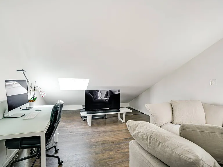 21 Prospect Blvd — Photo 17