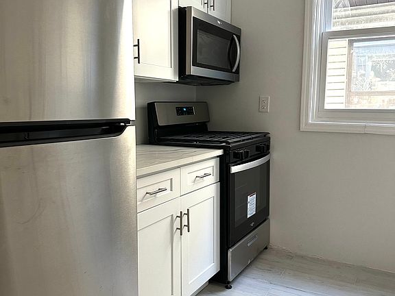 4th image of 4610 Surf Ave #1