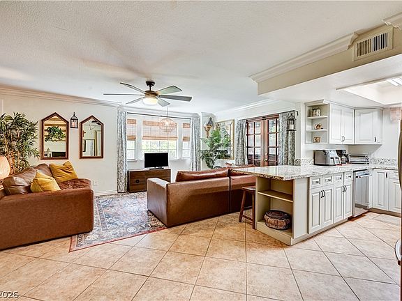 3rd image of 5889 Laredo St