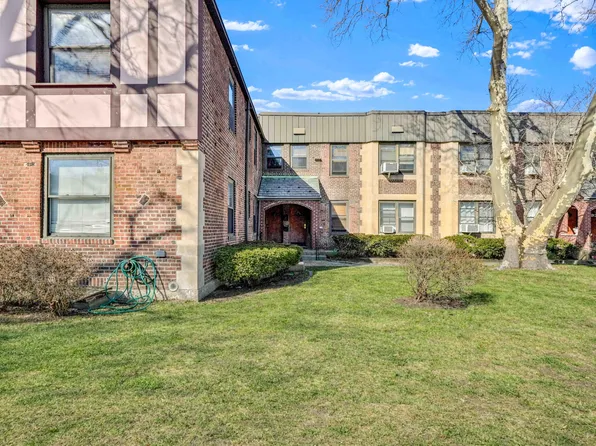 77-07 Ditmars Boulevard image 1 of 21