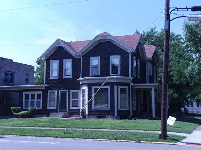130 S State St photo 1