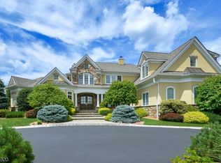 689 Charnwood Dr, Wyckoff, NJ 07481
